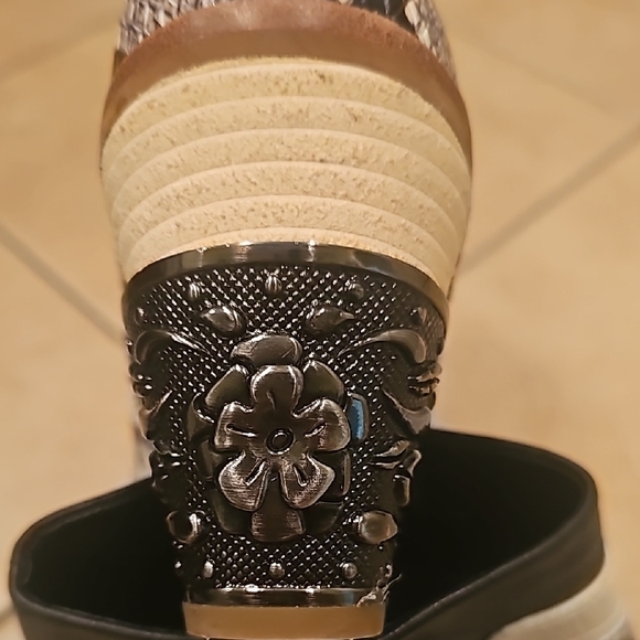 Gianni Bini Black and White Ankle Boots - Picture 3 of 7